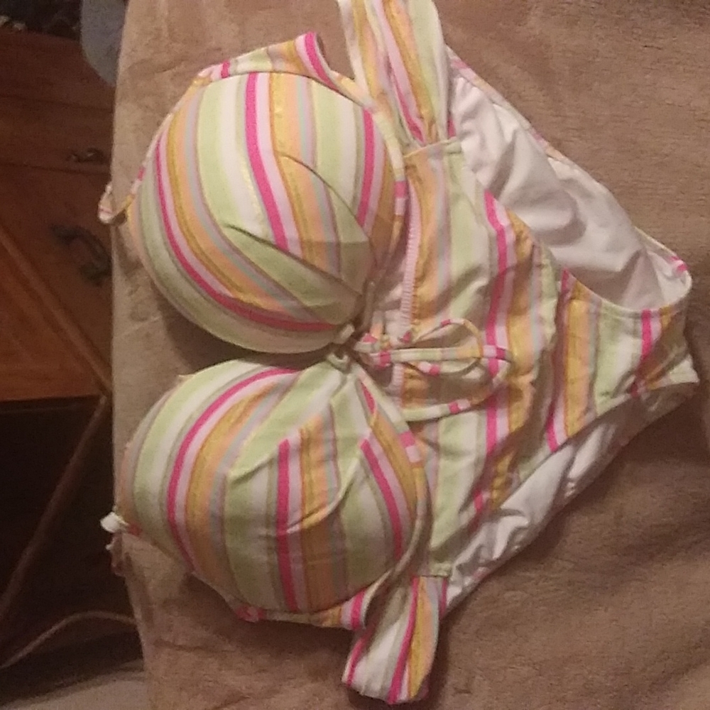 EUC Bathing Suit.  Large bottoms.  B/C cup top.   B5